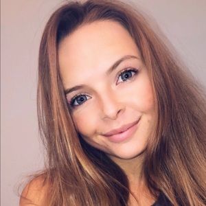 Meet your Posher, Hayley